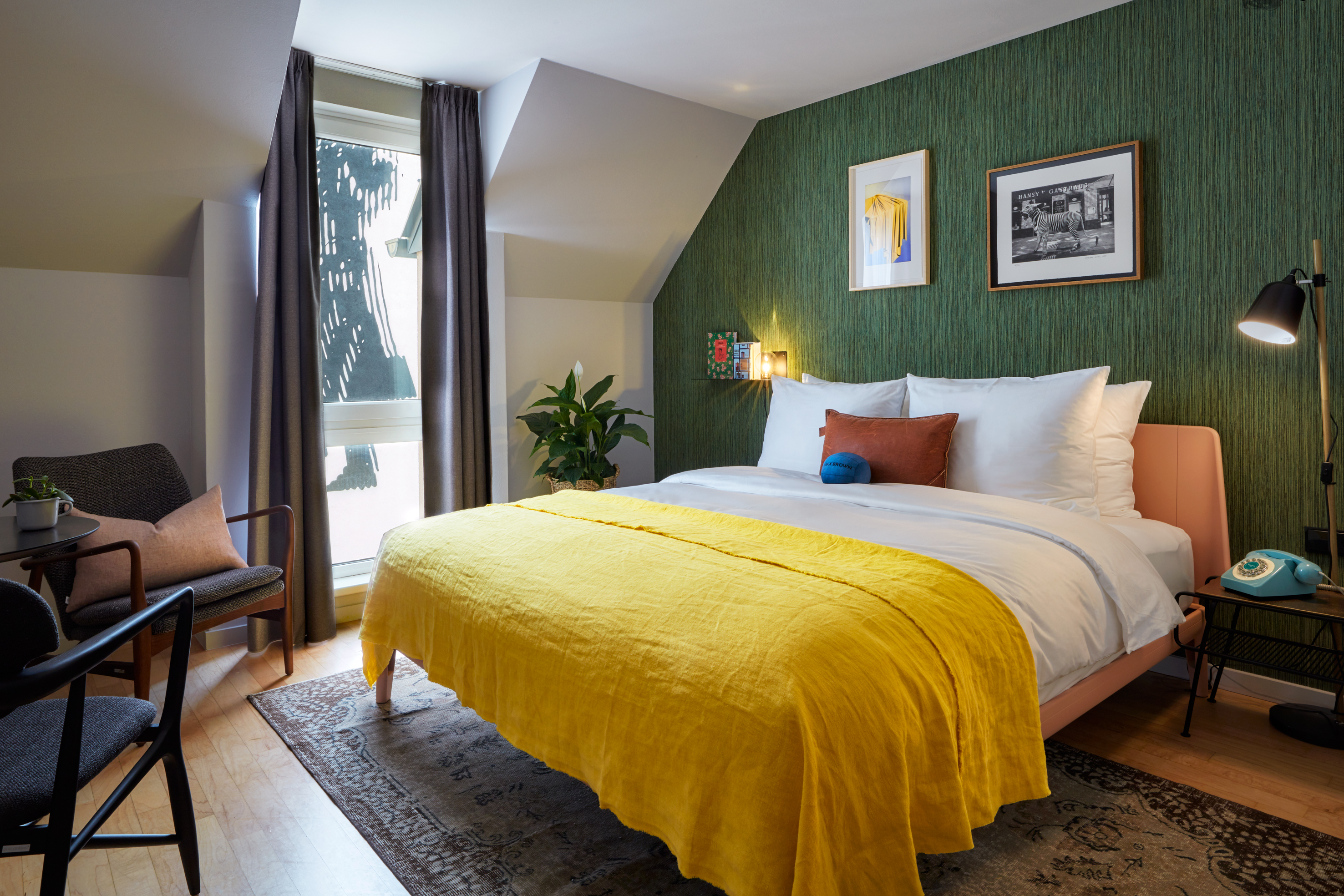 MEDIUM, TWIN BEDS
