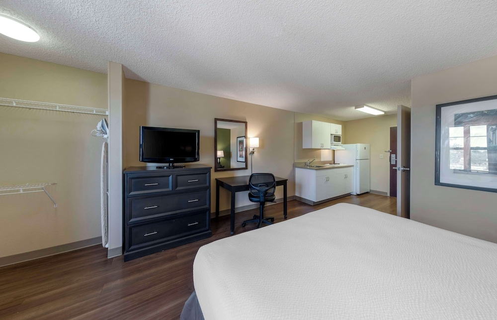 Extended Stay America Suites Orange County Katella Ave 22/51