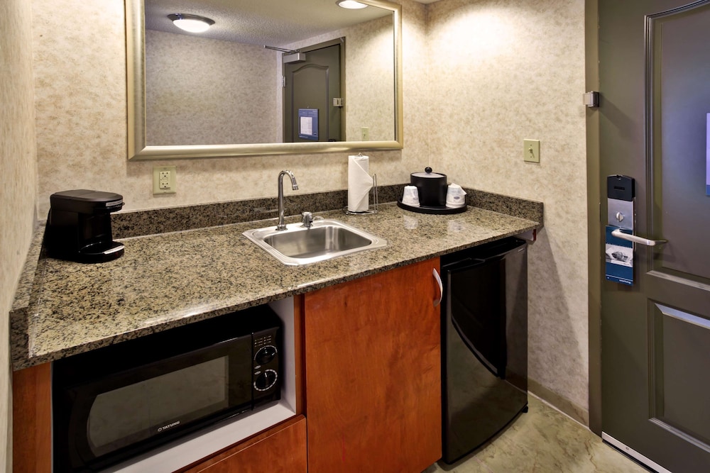 Hampton Inn Suites Richmond Virginia Center Va 18/67