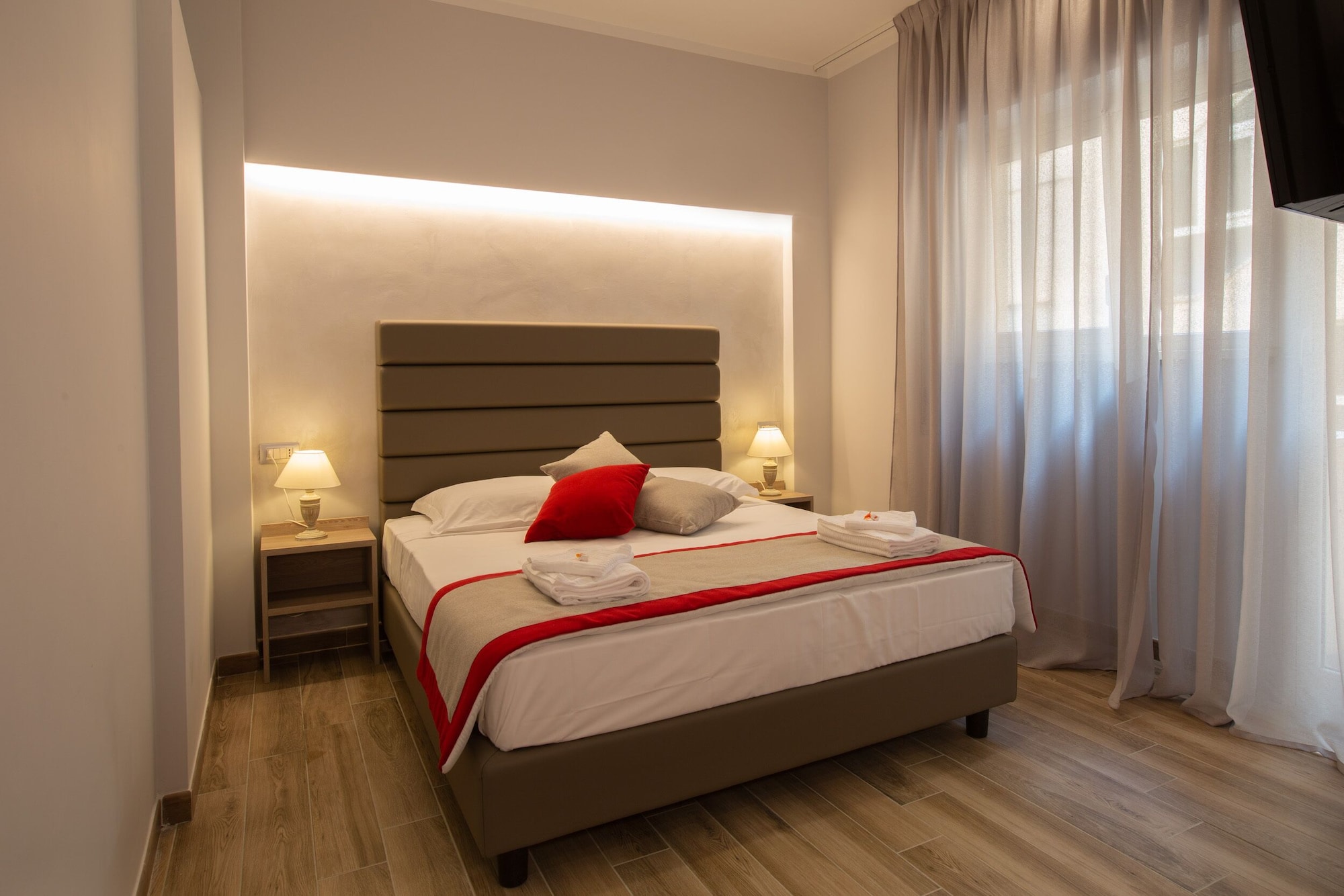DELUXE, DOUBLE BED
