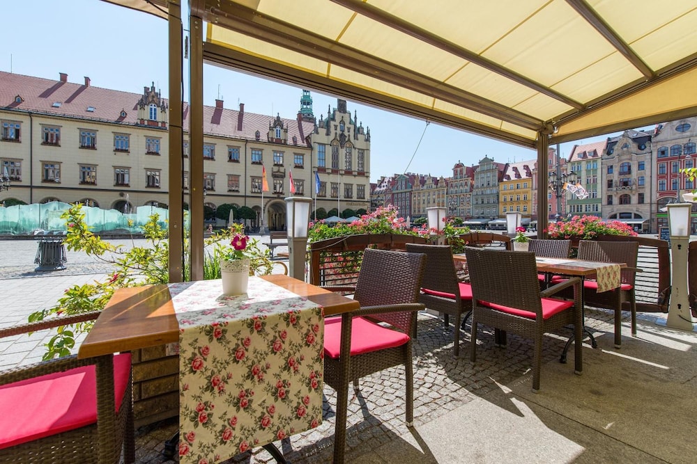 Dwor Polski Hotel 42/50