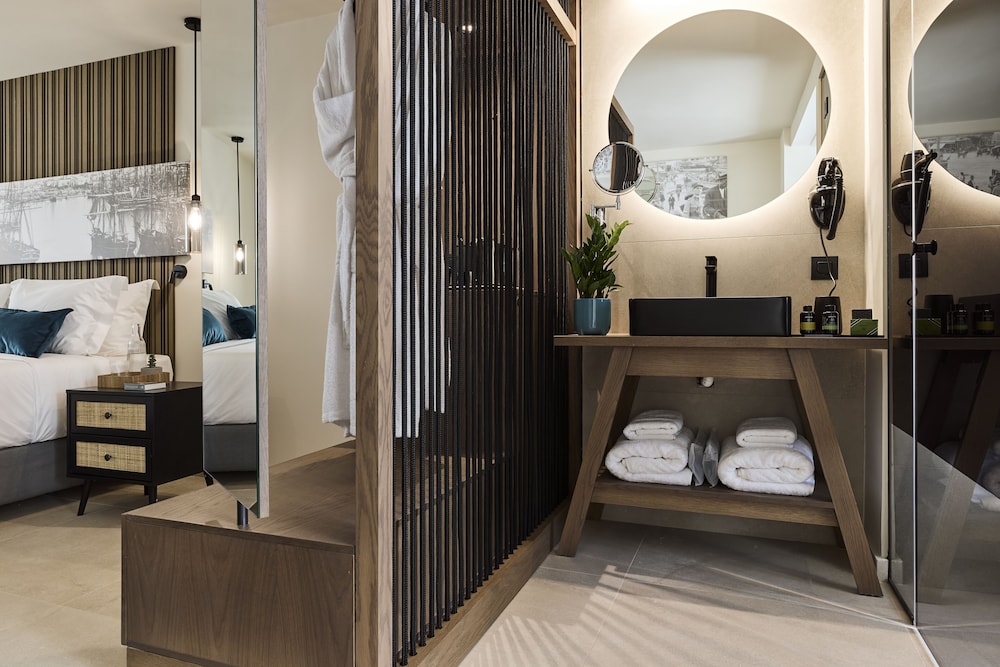 Athenarum Portus Life & Style Hotel Piraeus 57/58