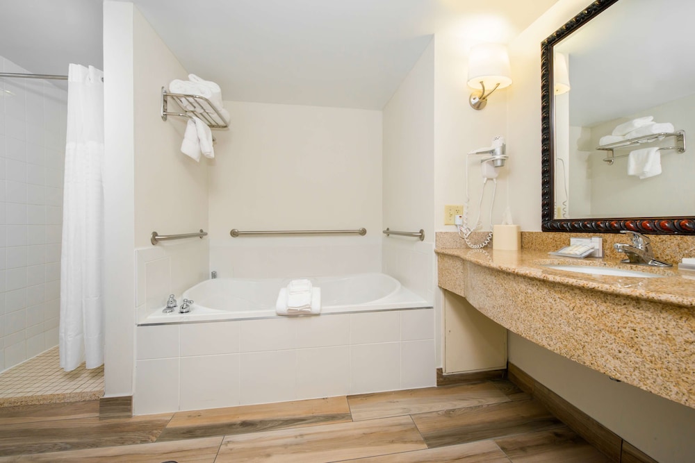 Hilton Garden Inn Charlottesville 11/47
