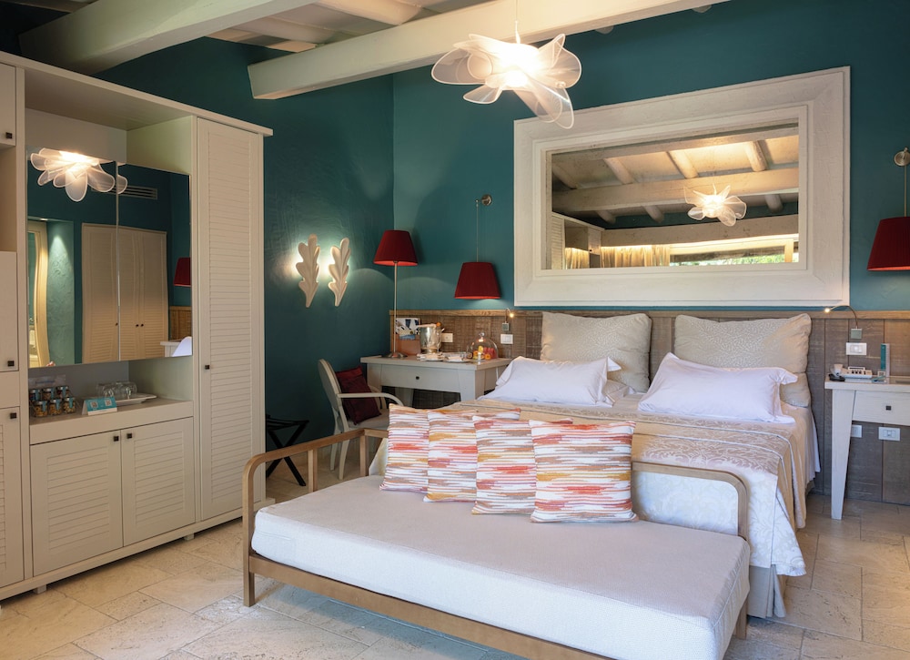 DELUXE, BUNGALOW
