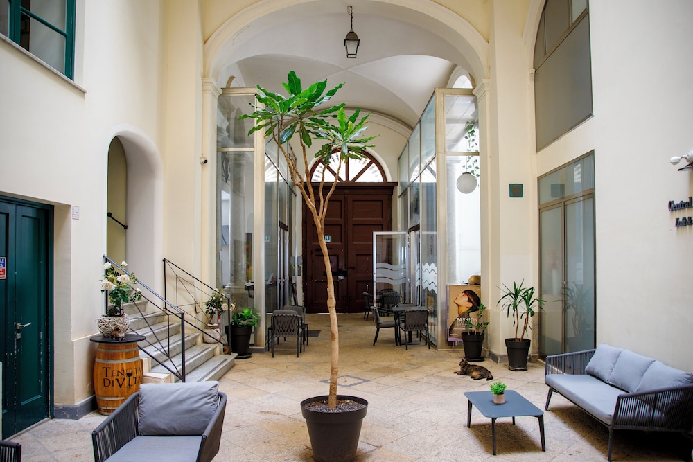 Central Gallery Rooms 24/49