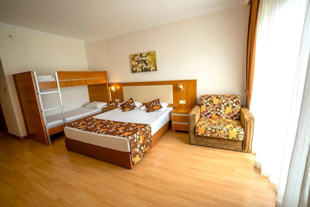 Cenger Beach Resort & Spa 12/50