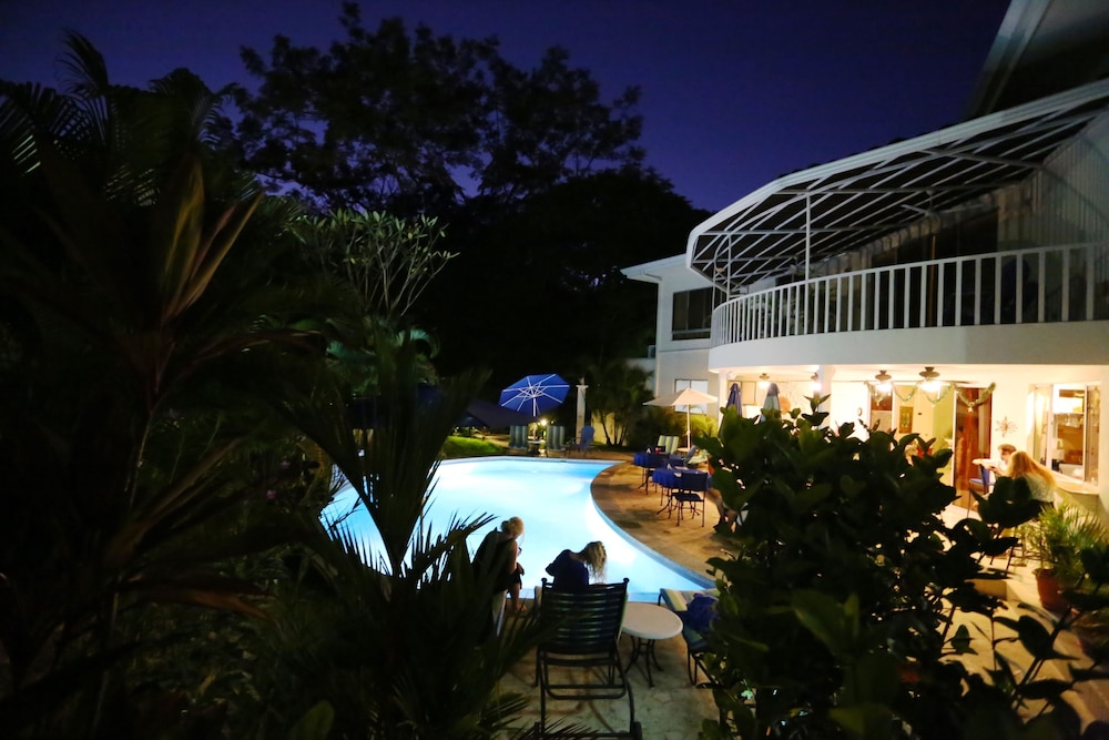 The Hideaway Hotel 6/65