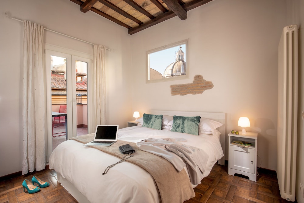 Panoramic, Queen Bed, City View