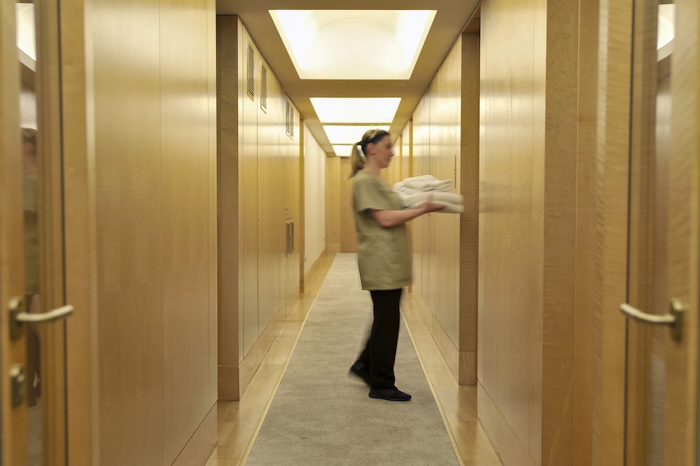 Melia Athens 39/73