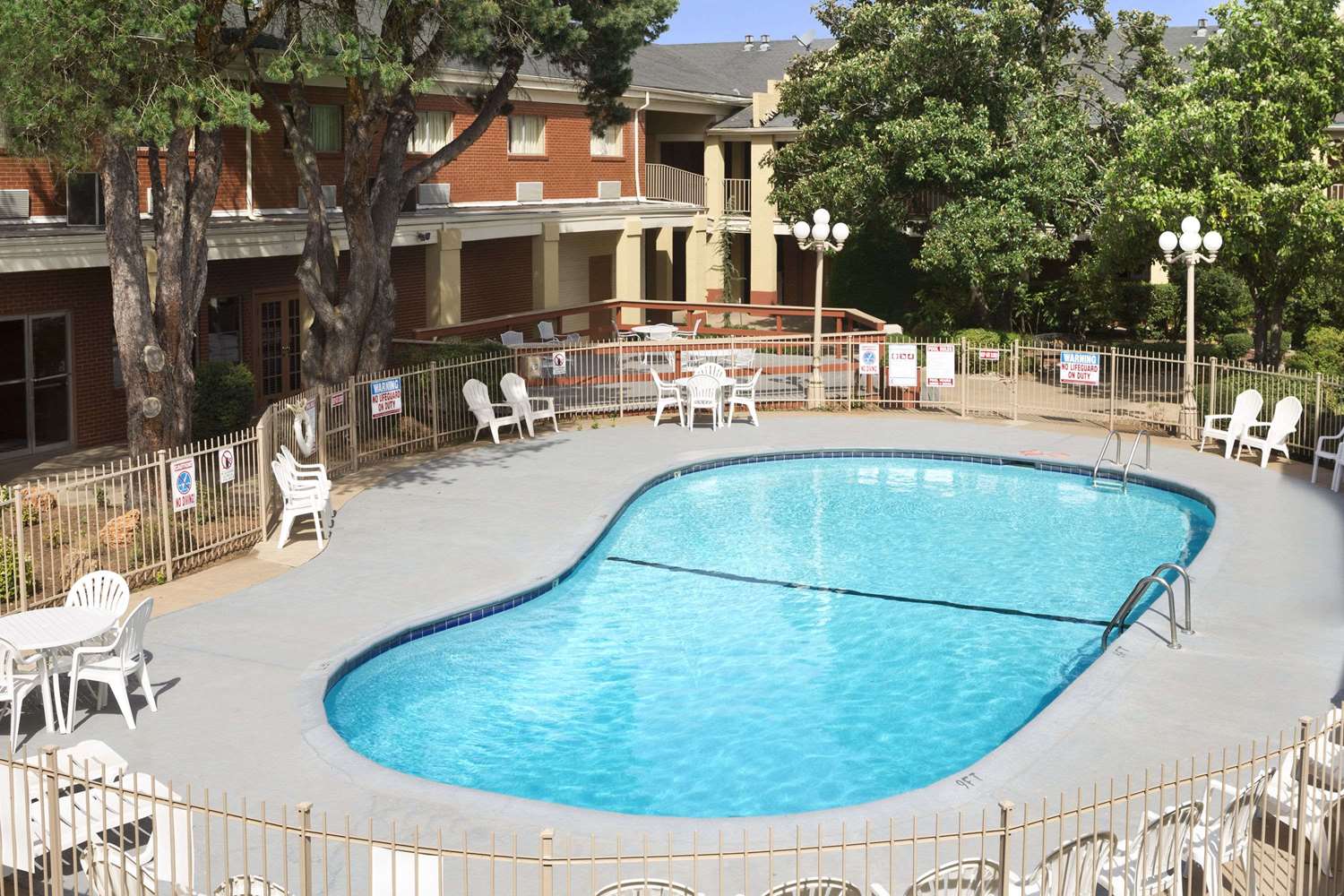 Days Inn by Wyndham Lawton 44/47