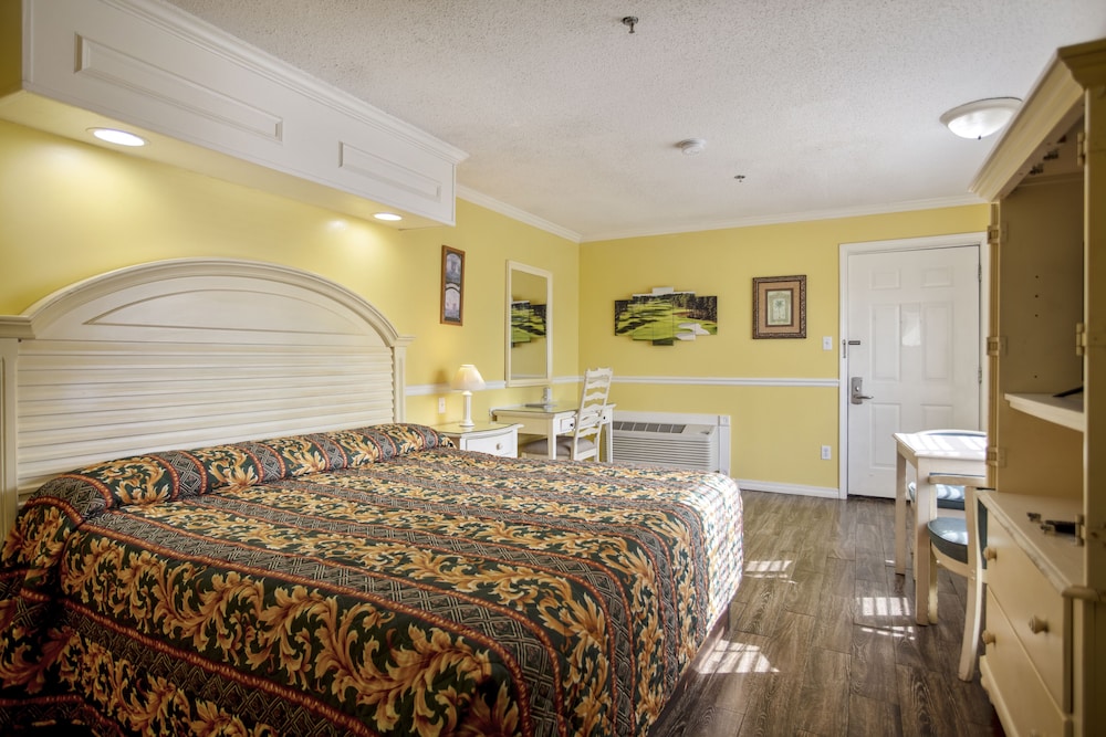 Edgewater Inn 6/51