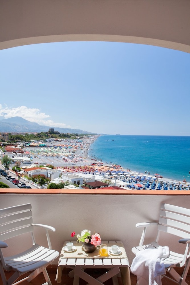 Grand Hotel De Rose 50/65