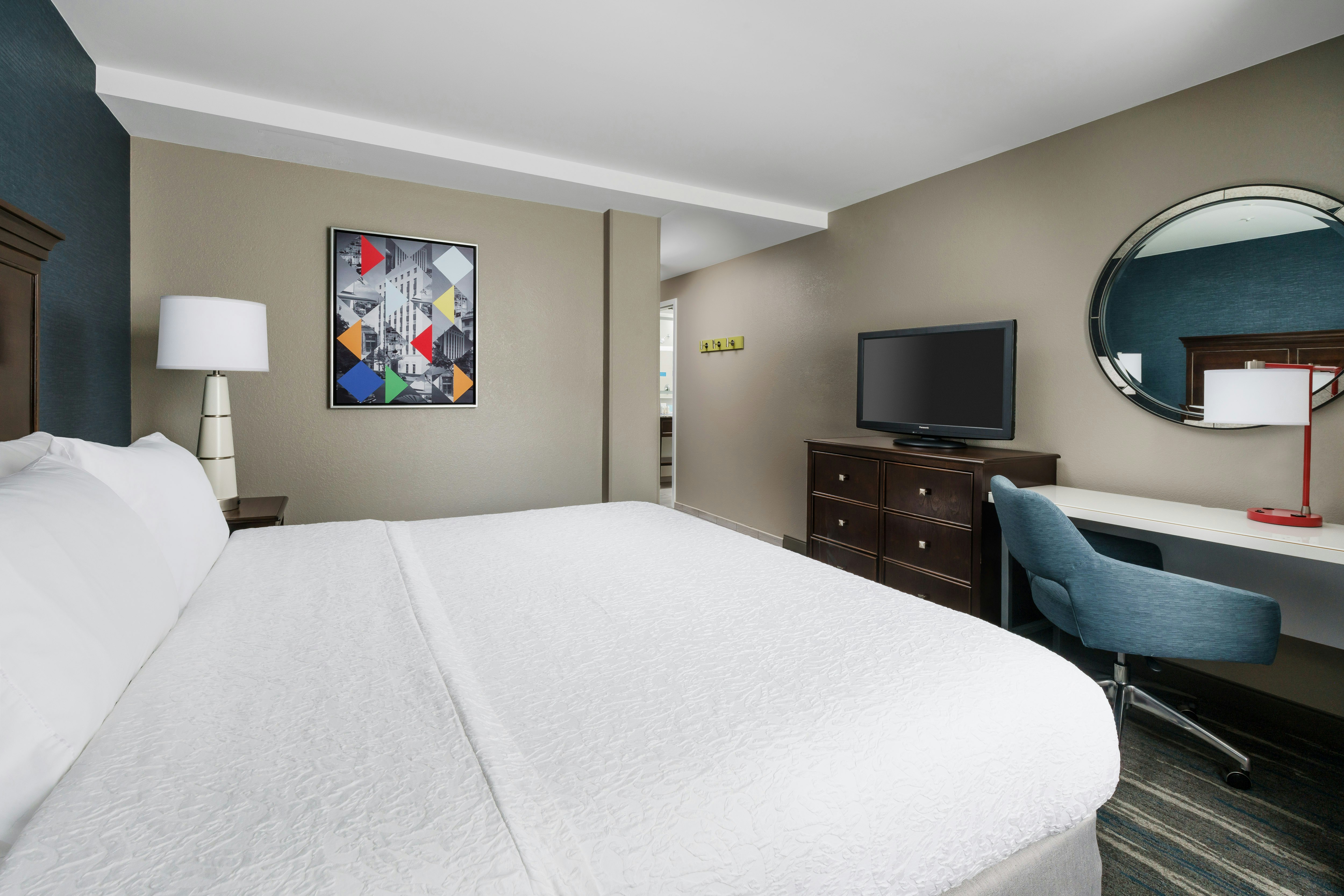 ROOM, KING BED
