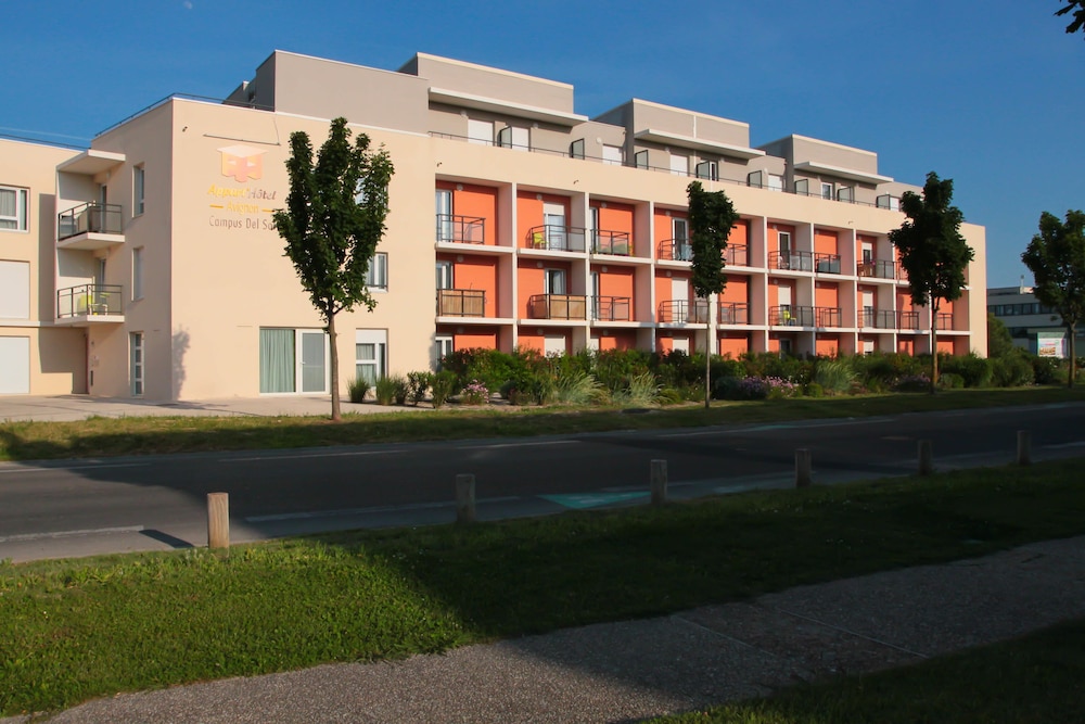KOSY Aparthotel Campus del Sol Esplanade 66/67