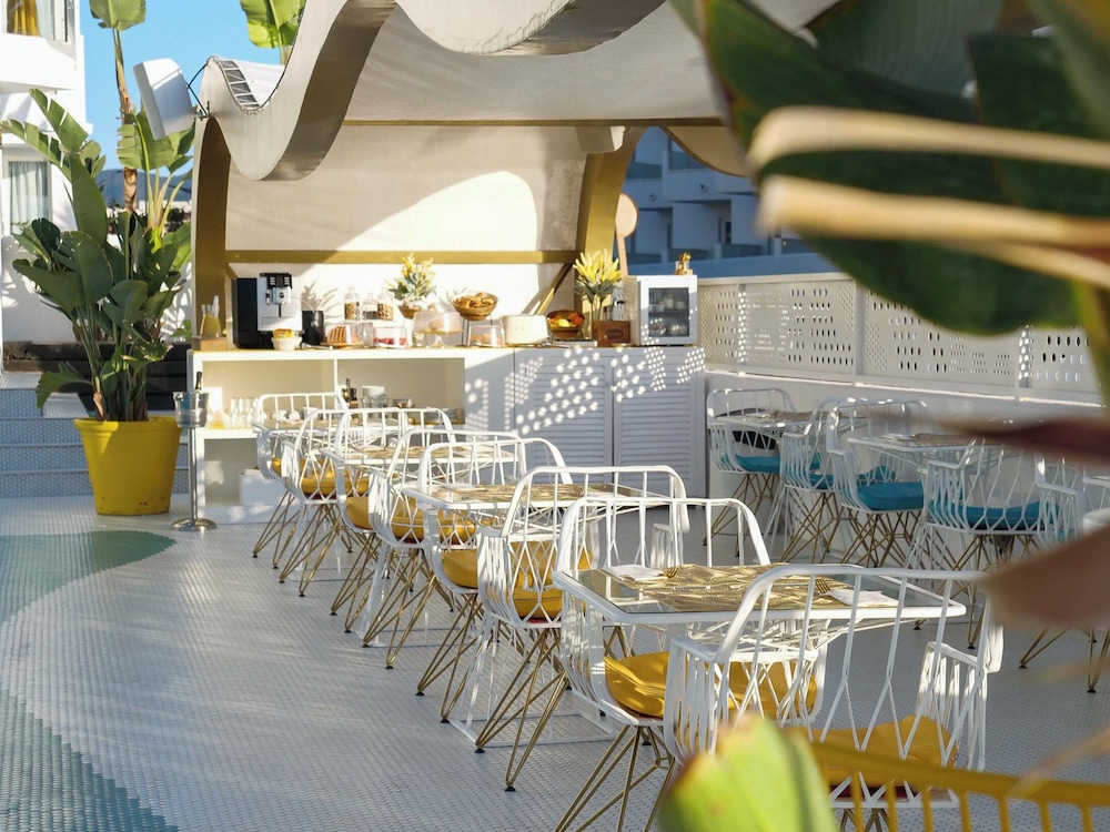 Dorado Ibiza Suites - Adults Only 52/66