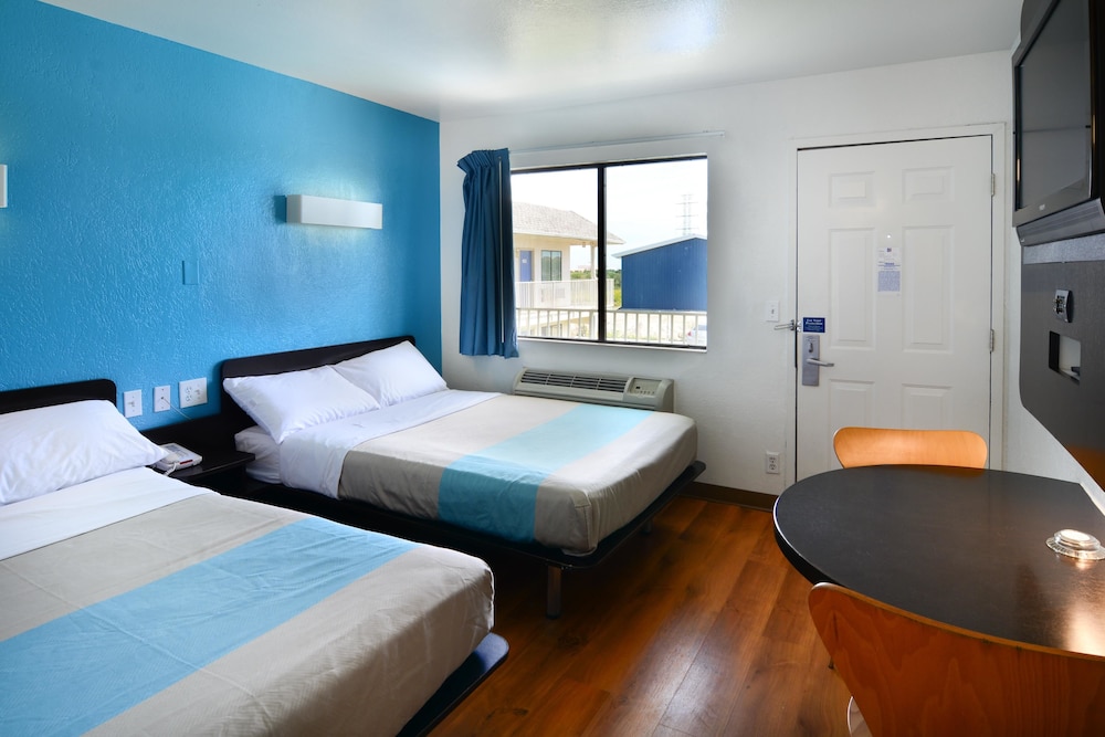 Motel6 Galveston, TX 30/59