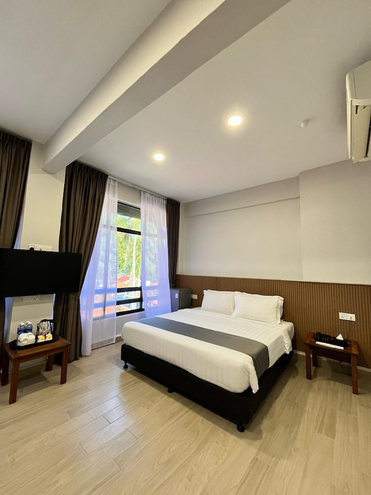 Adena Beach Resort 24/74