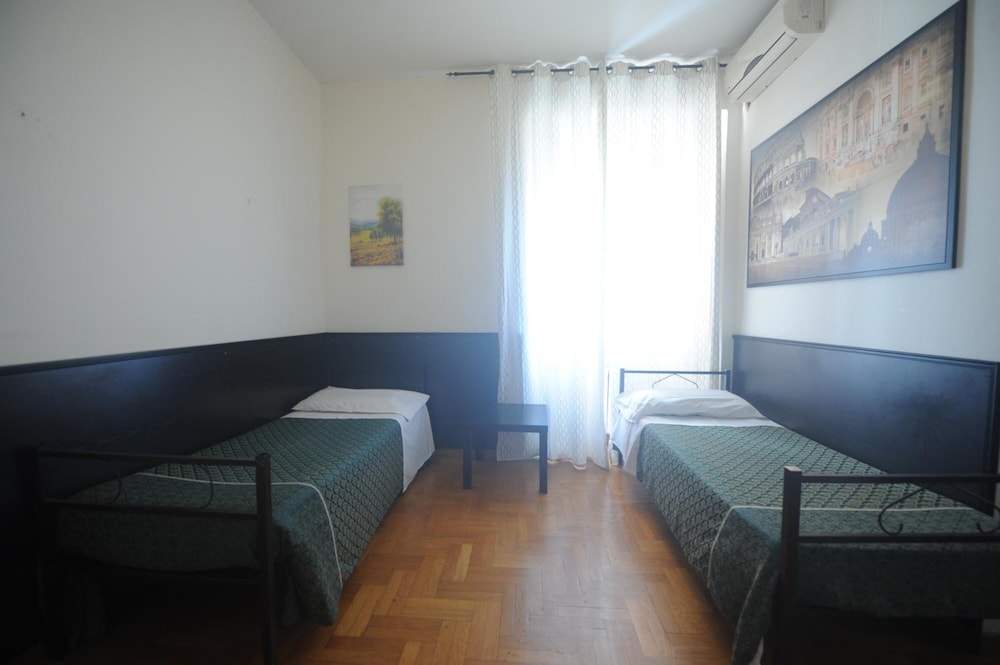 Hostel Beauty 46/64