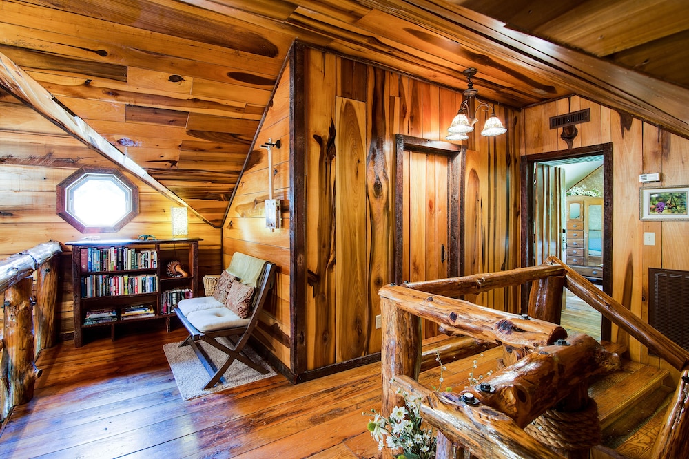 Butterfly Hollow Bed and Breakfast 9/32