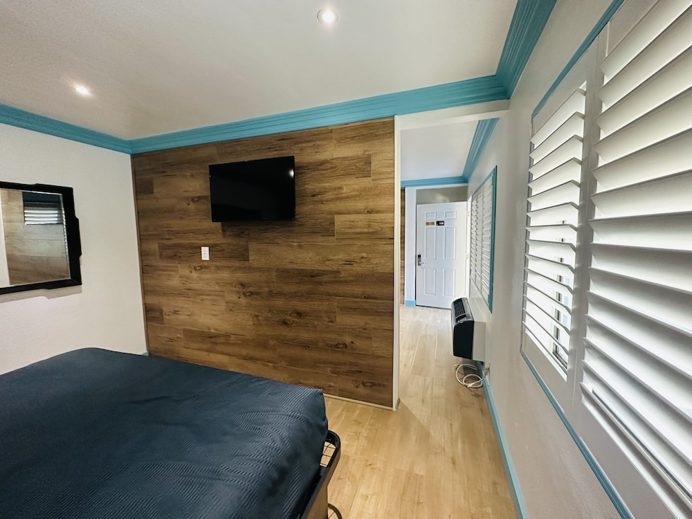 Casa Blanca Inn & Suites 28/67