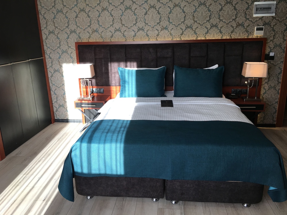 Grand Vaves Hotel 9/58