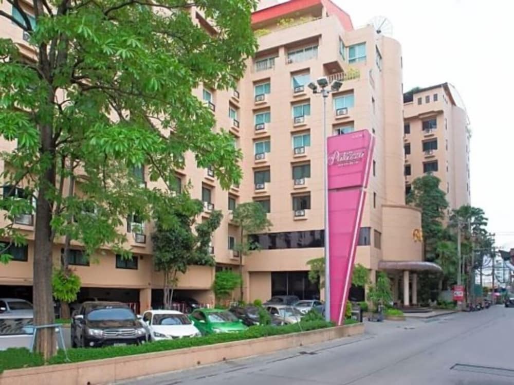 Palazzo Bangkok Hotel 52/55