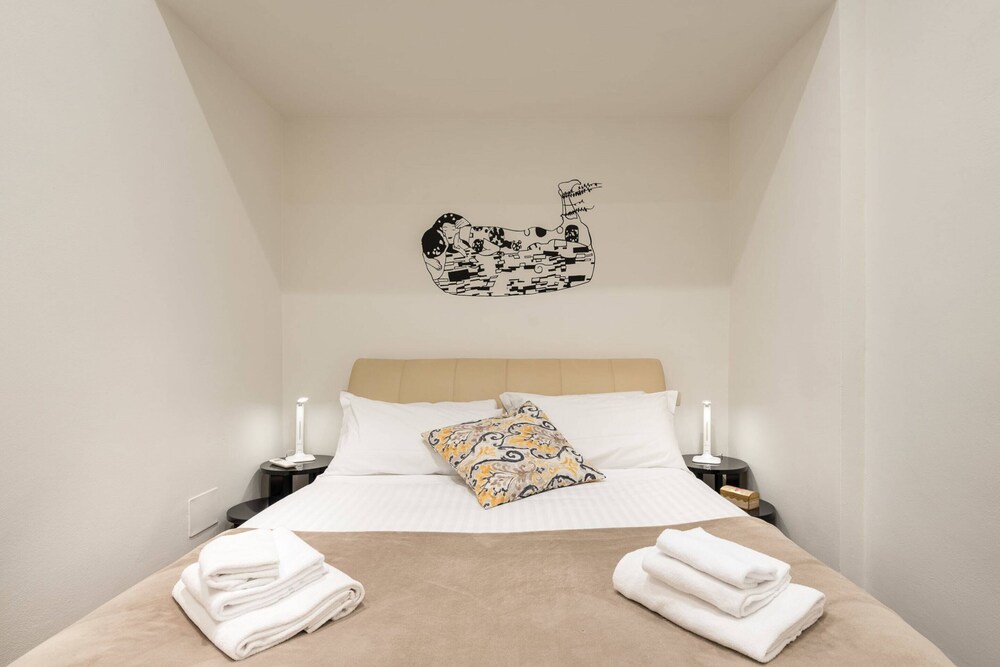 Art Gallery Apartment in Florence 7/33