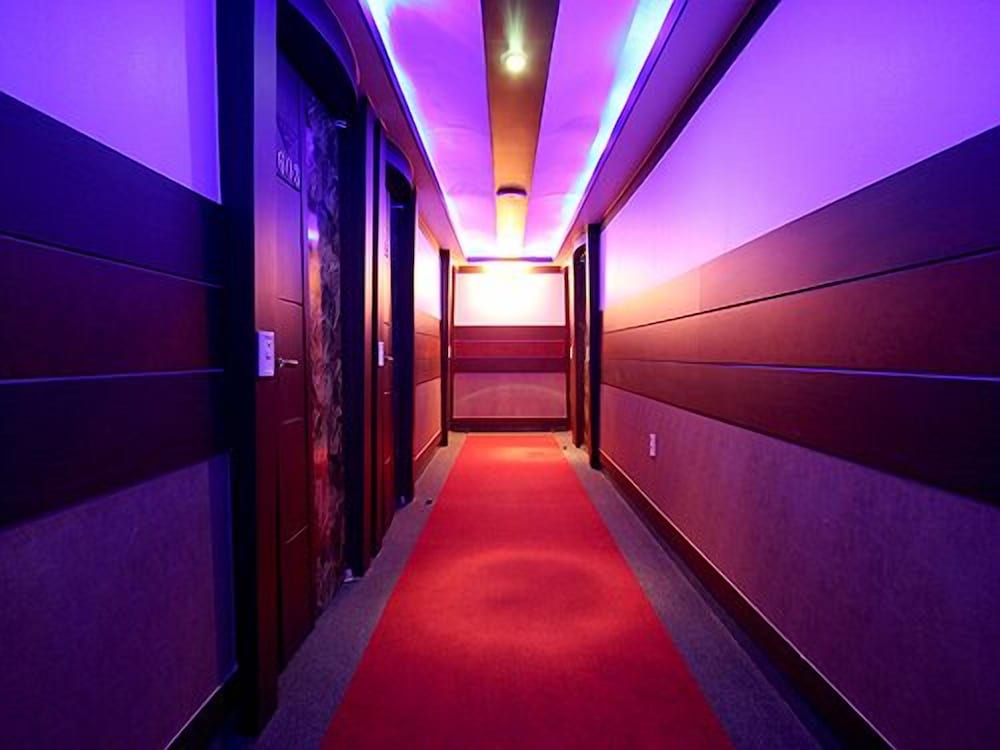 Brown Hotel 20/33