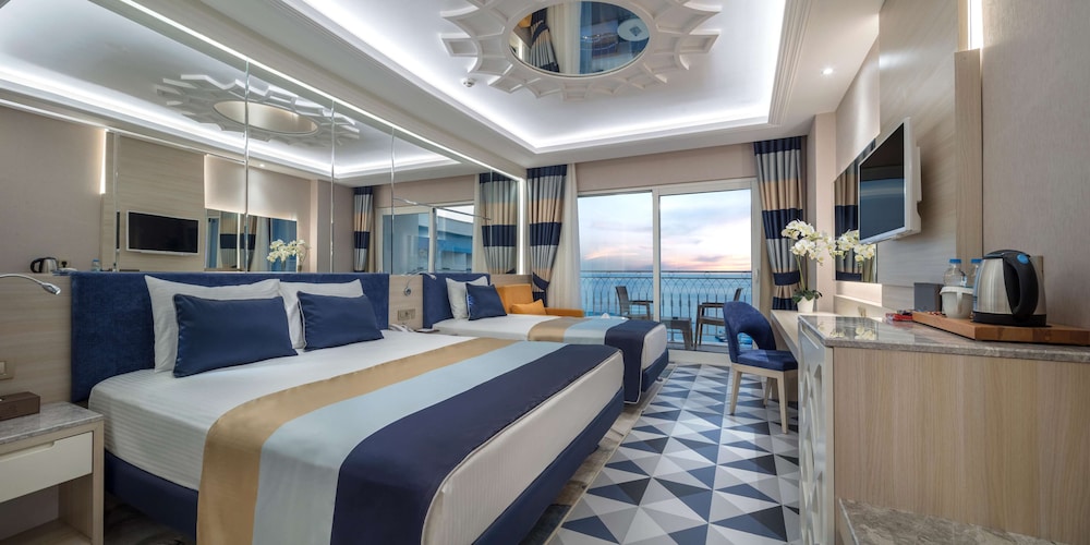 Granada Luxury Beach 11/50