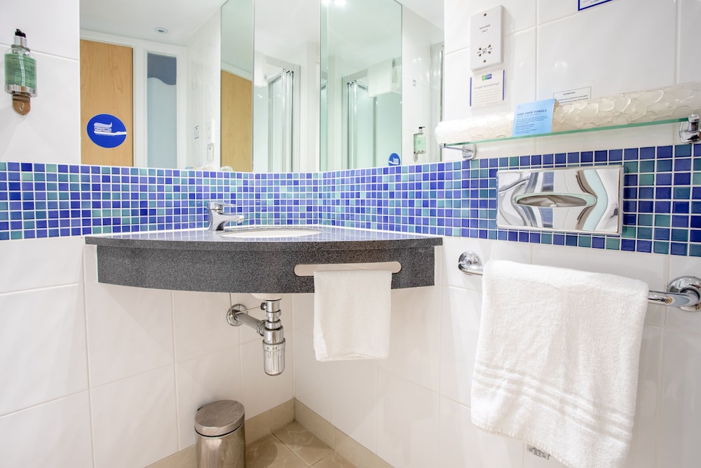Holiday Inn Express Dunfermline 27/57