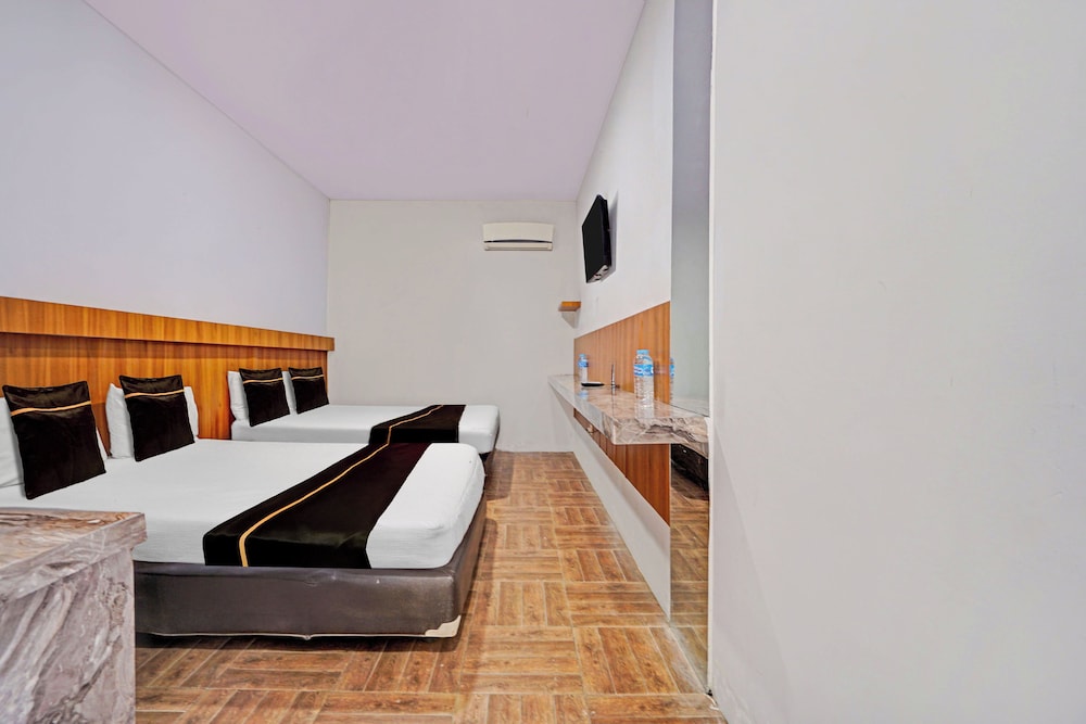 OYO 3283 Bwalk Hotel 22/40