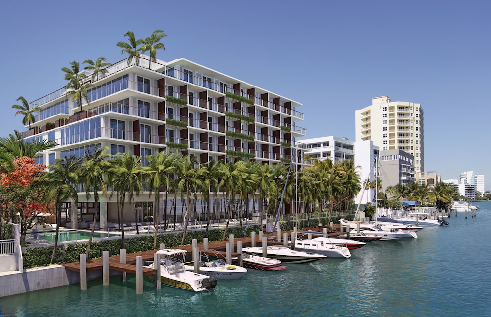 Grand Beach Hotel Bay Harbor in BAY HARBOR ISLANDS - FL
