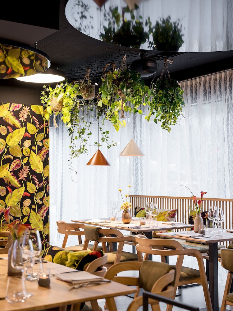 Neuro Campus Hotel im Das Morgen 37/46