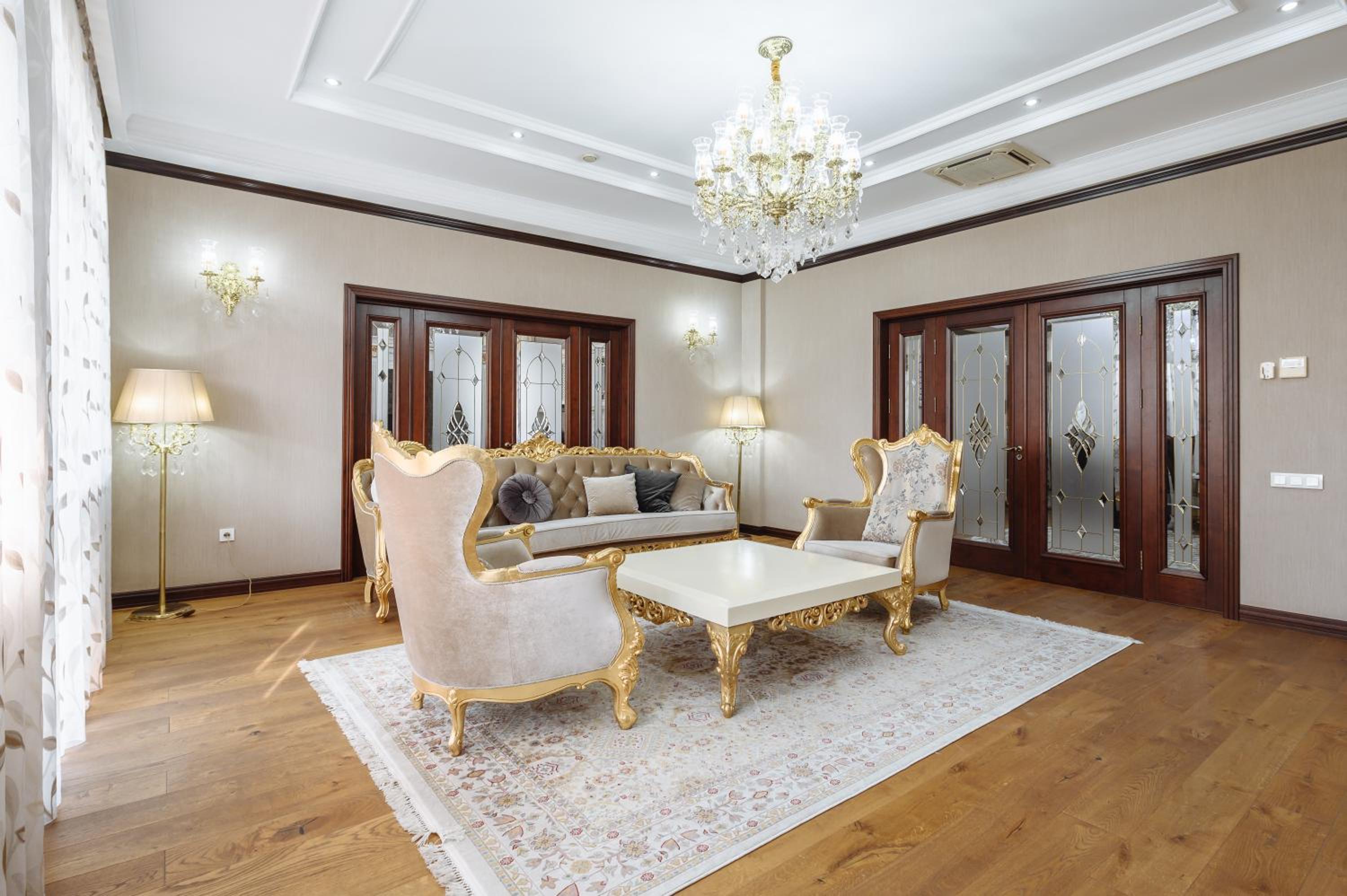 Royal Residence 70/78