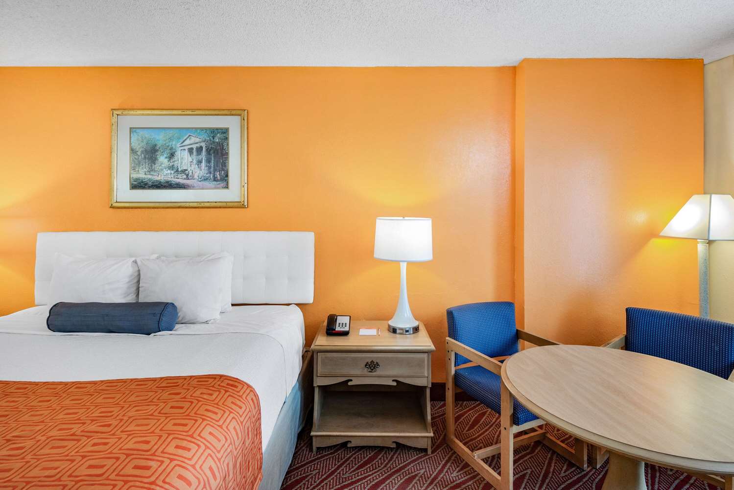 Howard Johnson by Wyndham Staunton 27/34