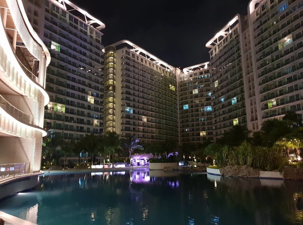 Azure Luxury Beach Suites By Vacationsph 8/50