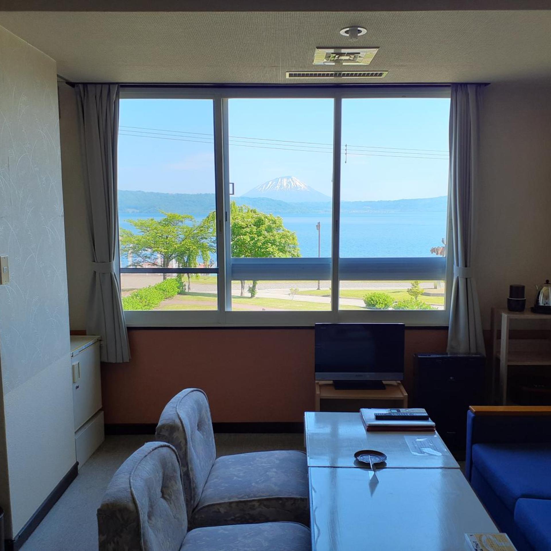 غرفة بسريرين منفصلين بإطلالة على البحيرة بحمام خاص، Hotel Grand Toya 6/9