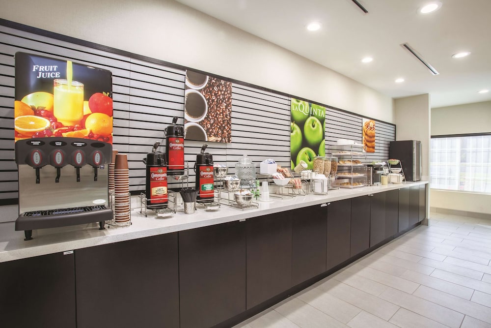 La Quinta Inn and Suites by Wyndham Cullman 38/46