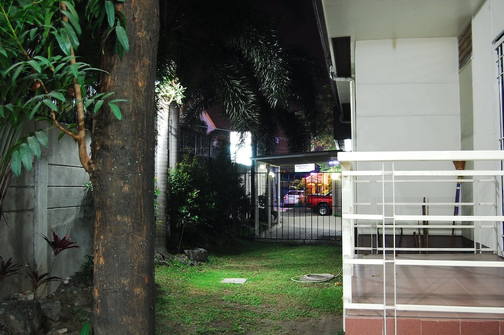 Rumi Apartelle Hotel 5/24