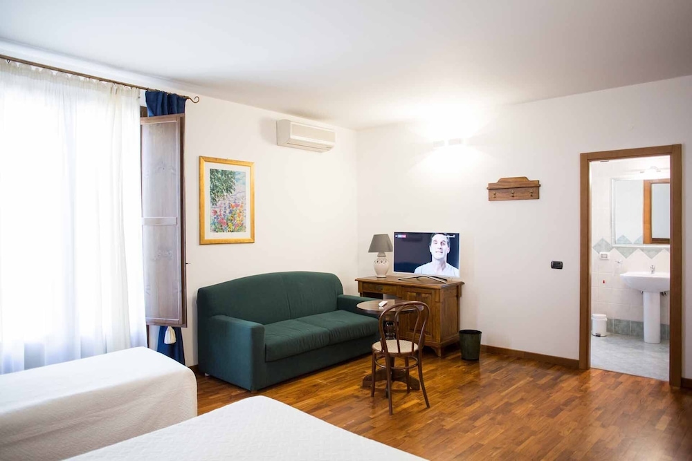 Hotel La Piazzetta 30/50