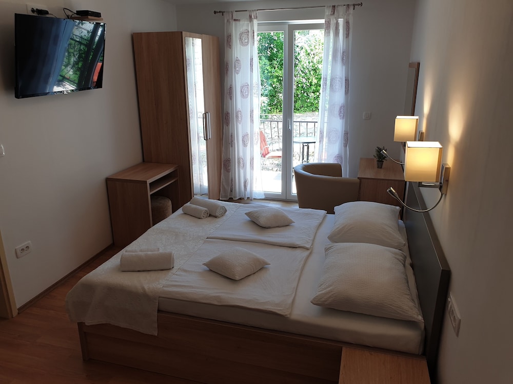 2 Bedrooms, Premium, Apartment, 1 Single and 2 Queen Beds