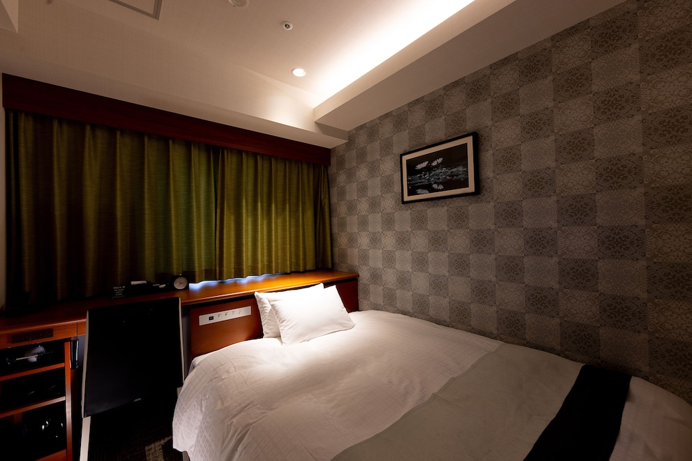 ROOM, SINGLE