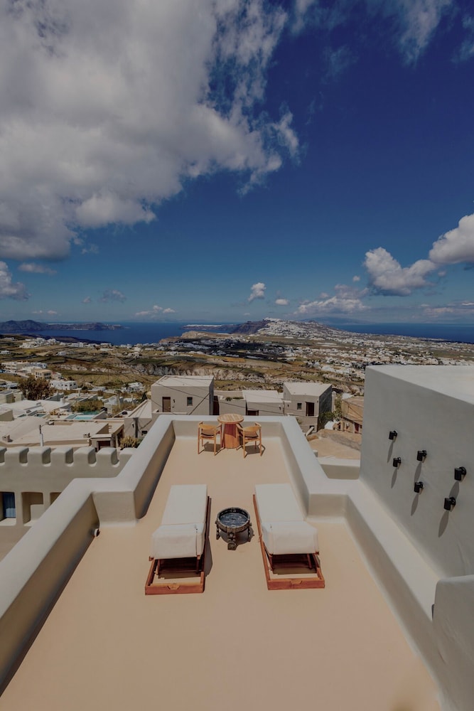 Luna Santorini Suites 43/50