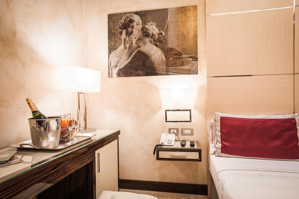 MAISON CANDIA LUXURY HOUSE 38/38