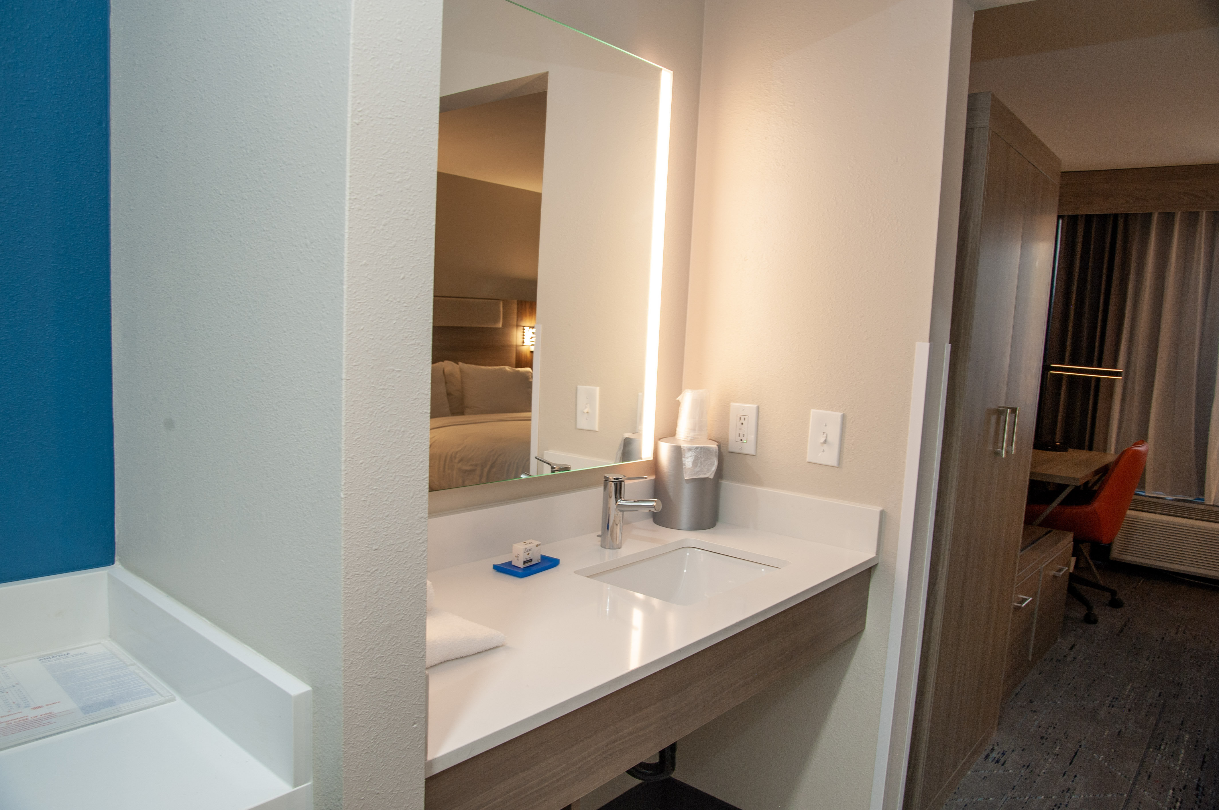 Holiday Inn Express Tucson Airport 74/75