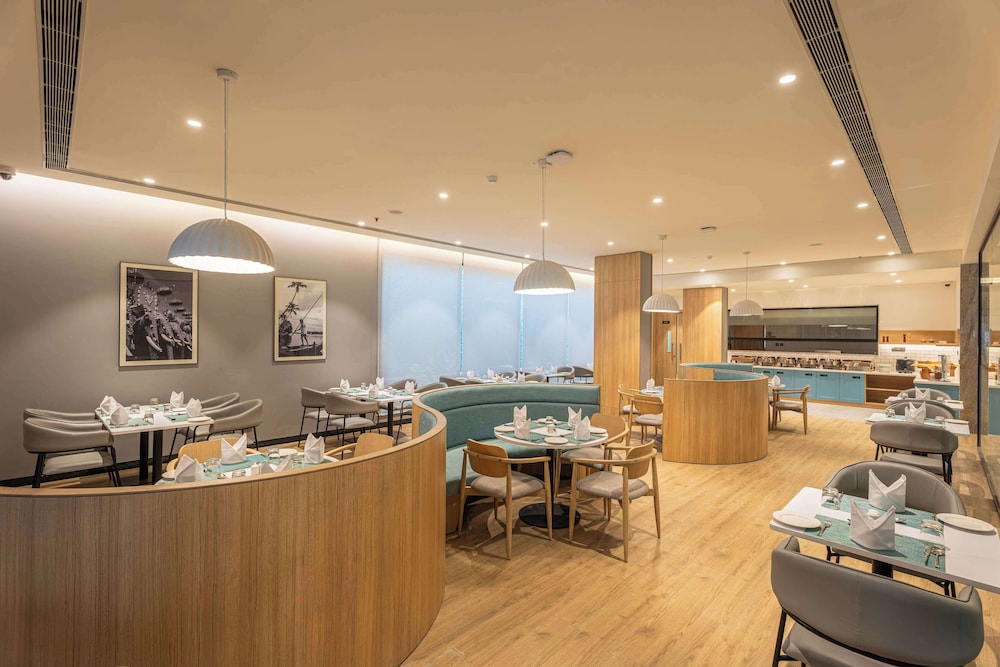 Park Inn & Suites by Radisson Thrissur East Fort 31/47