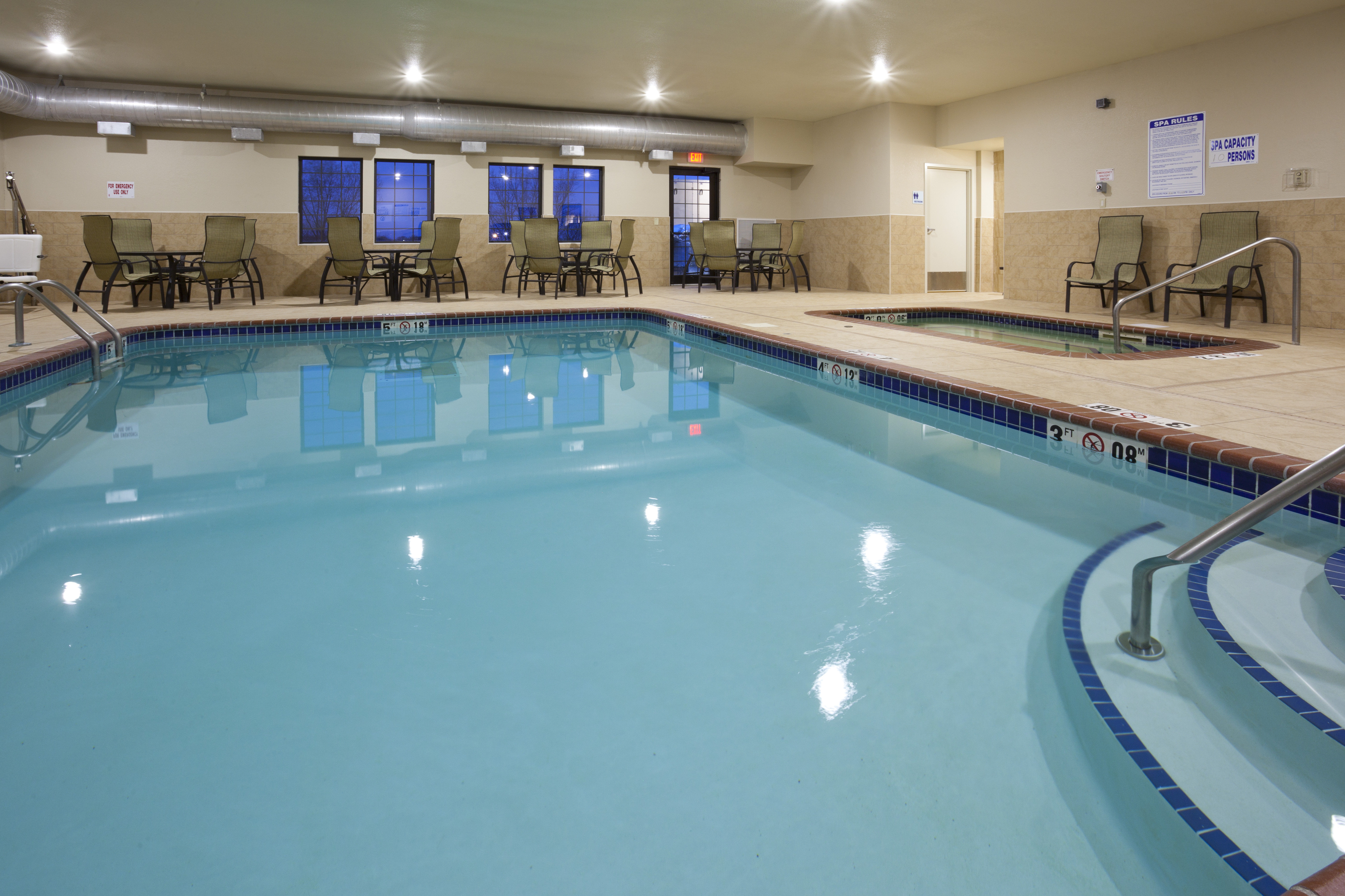 Holiday Inn Express Suites Willmar 30/50