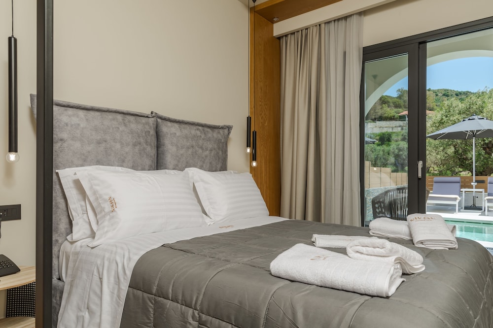 SUPERIOR, DOUBLE BED, PRIVATE POOL