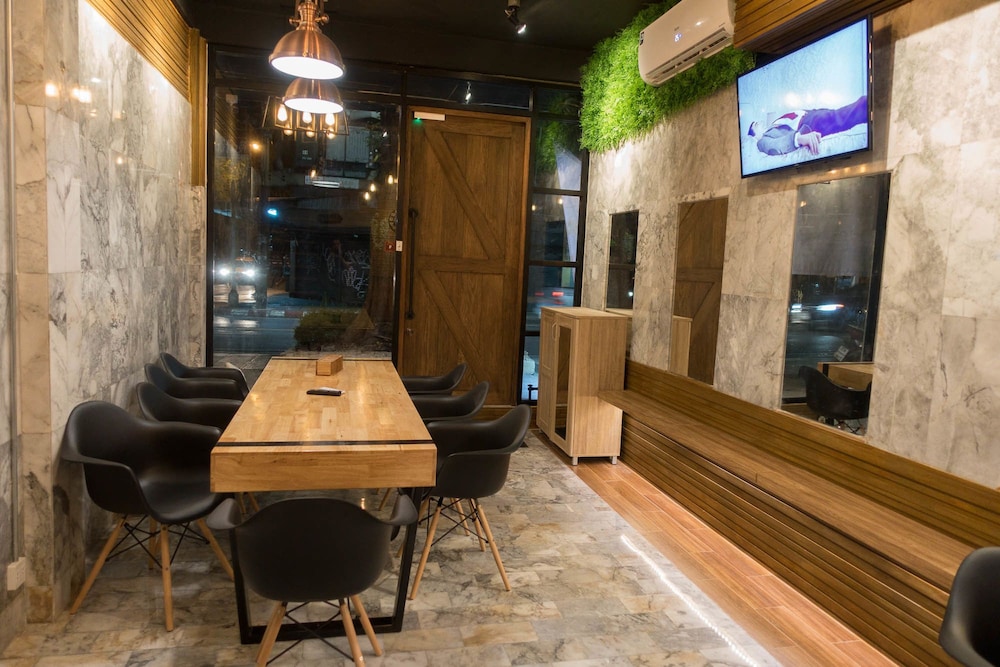 Comfy Bed Hostel - Adults Only 34/39
