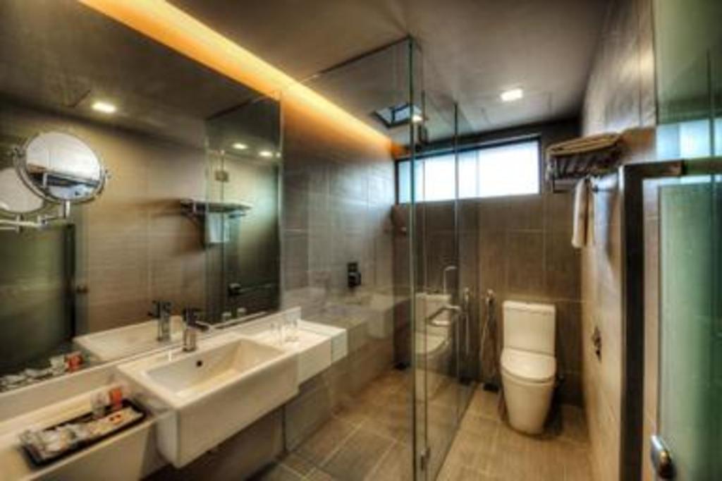 غرفة سوبيريور بسريرين منفصلين للمدخنين، Raia Hotel Kota Kinabalu 3/3